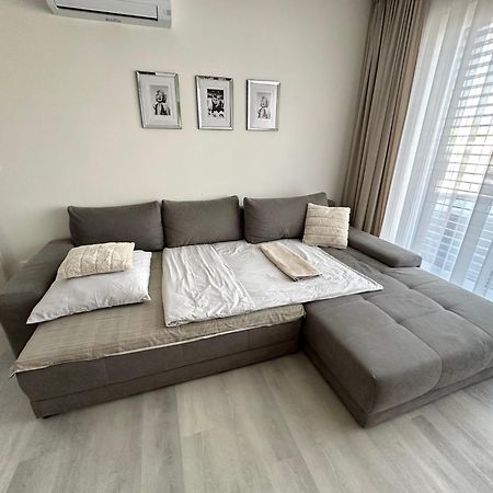 Klimatizovany Apartmanovy Dom S Virivkou, 9A Senec Ngoại thất bức ảnh