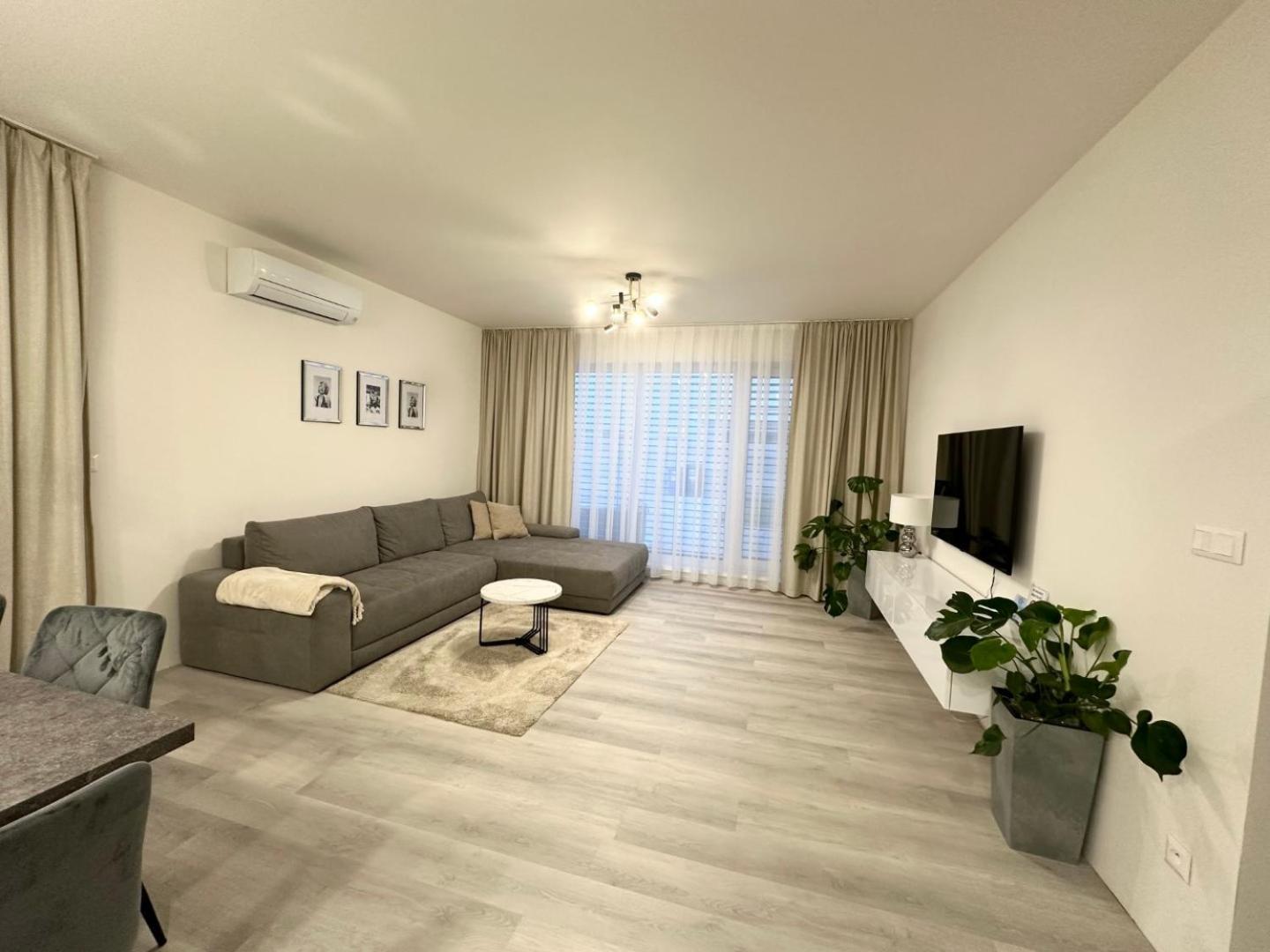 Klimatizovany Apartmanovy Dom S Virivkou, 9A Senec Ngoại thất bức ảnh