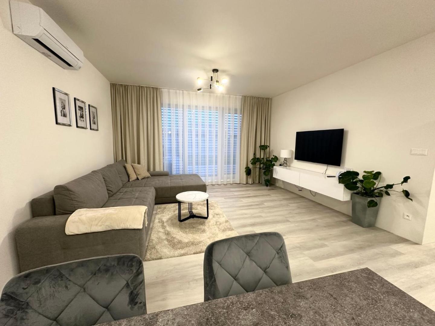 Klimatizovany Apartmanovy Dom S Virivkou, 9A Senec Ngoại thất bức ảnh