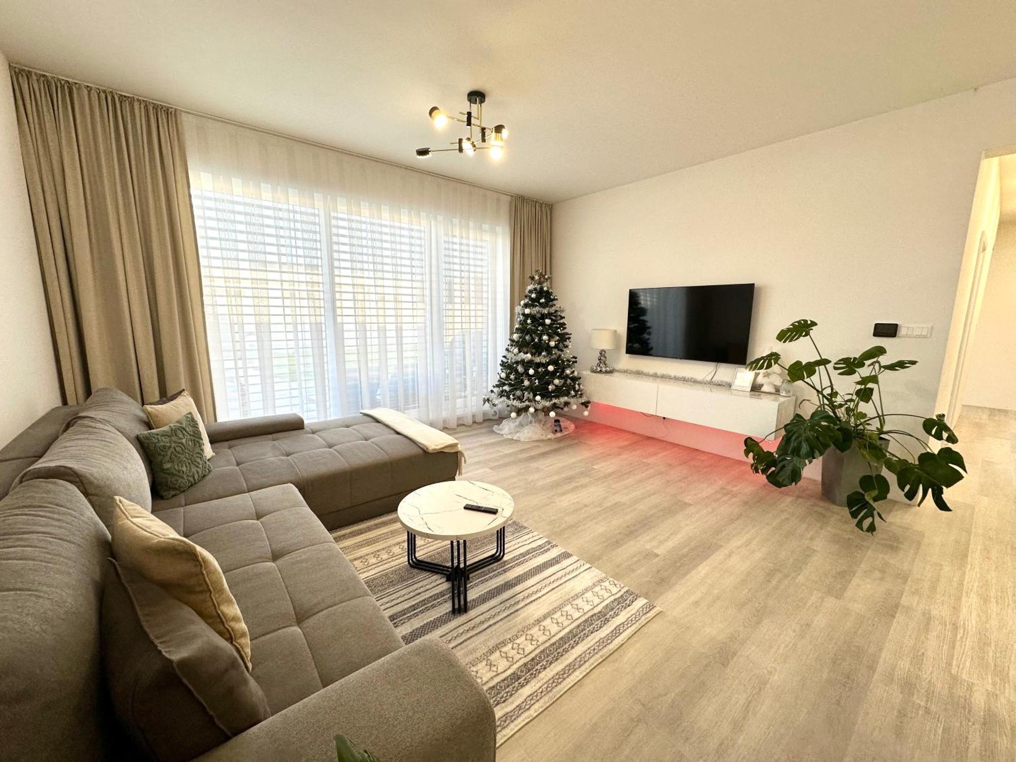 Klimatizovany Apartmanovy Dom S Virivkou, 9A Senec Ngoại thất bức ảnh