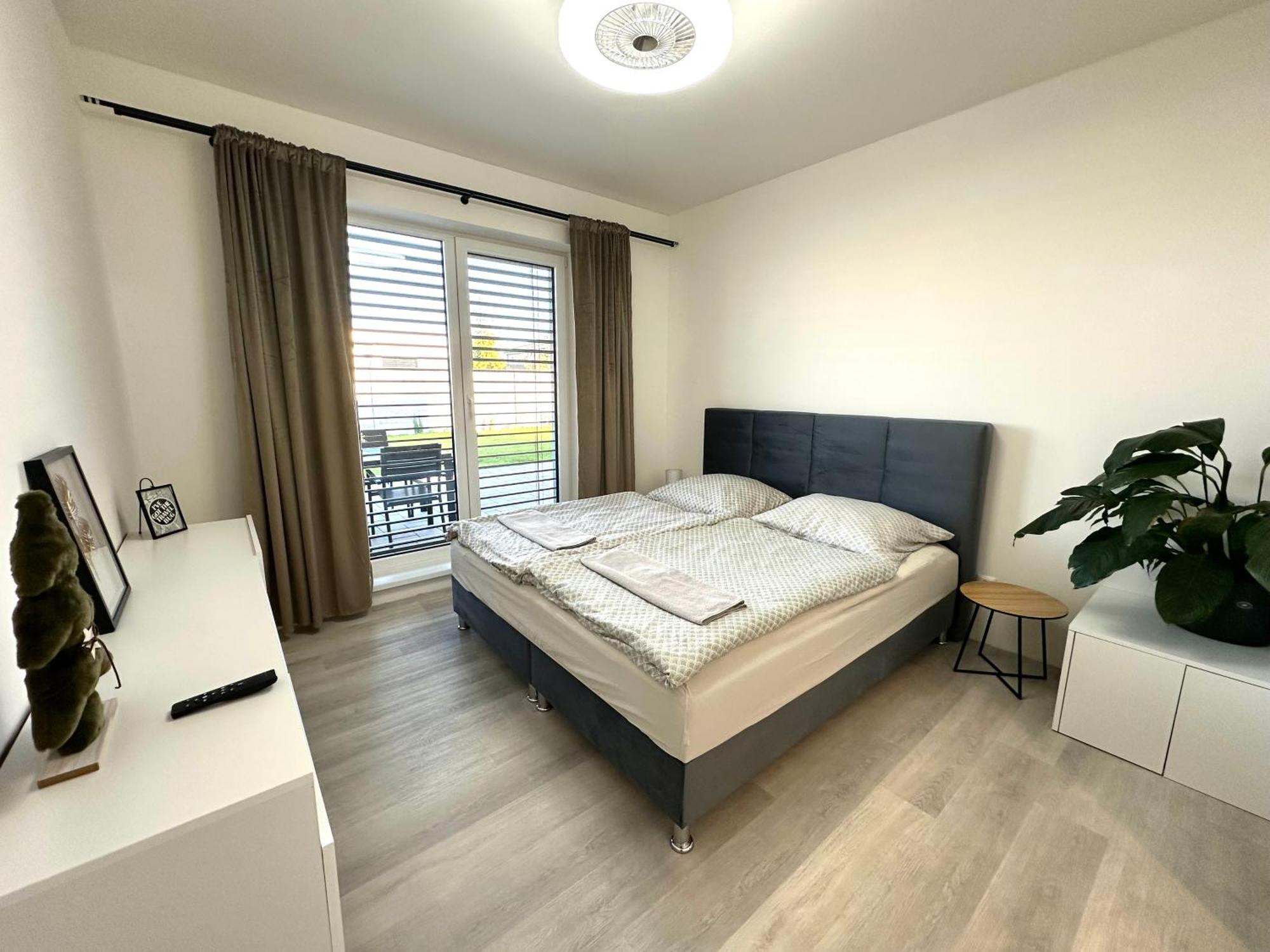 Klimatizovany Apartmanovy Dom S Virivkou, 9A Senec Ngoại thất bức ảnh