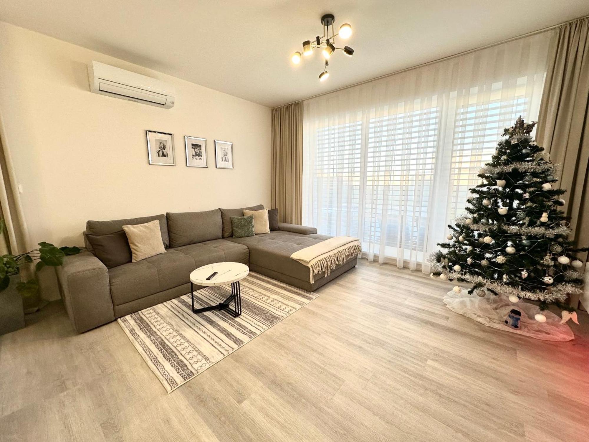 Klimatizovany Apartmanovy Dom S Virivkou, 9A Senec Ngoại thất bức ảnh